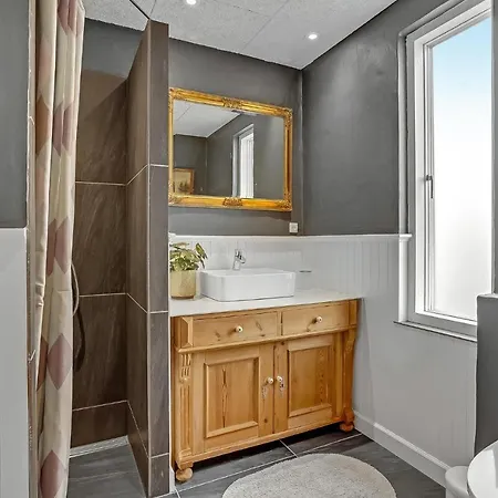 בית נופש Beautiful In With Sauna