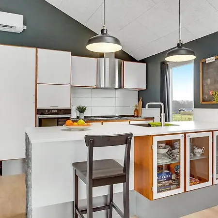 4 Bedroom Beautiful In Дом отдыха Хадерслев